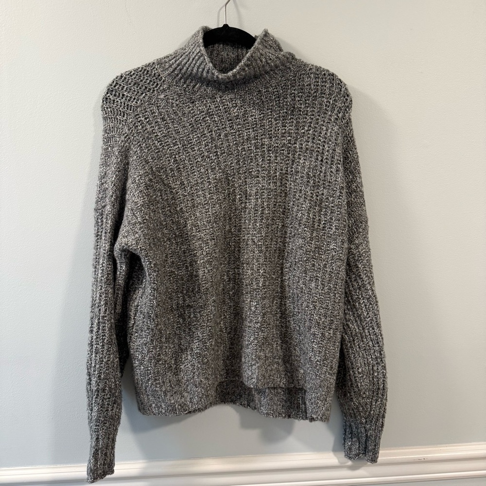 American Eagle Grey Turtleneck Sweater - Small